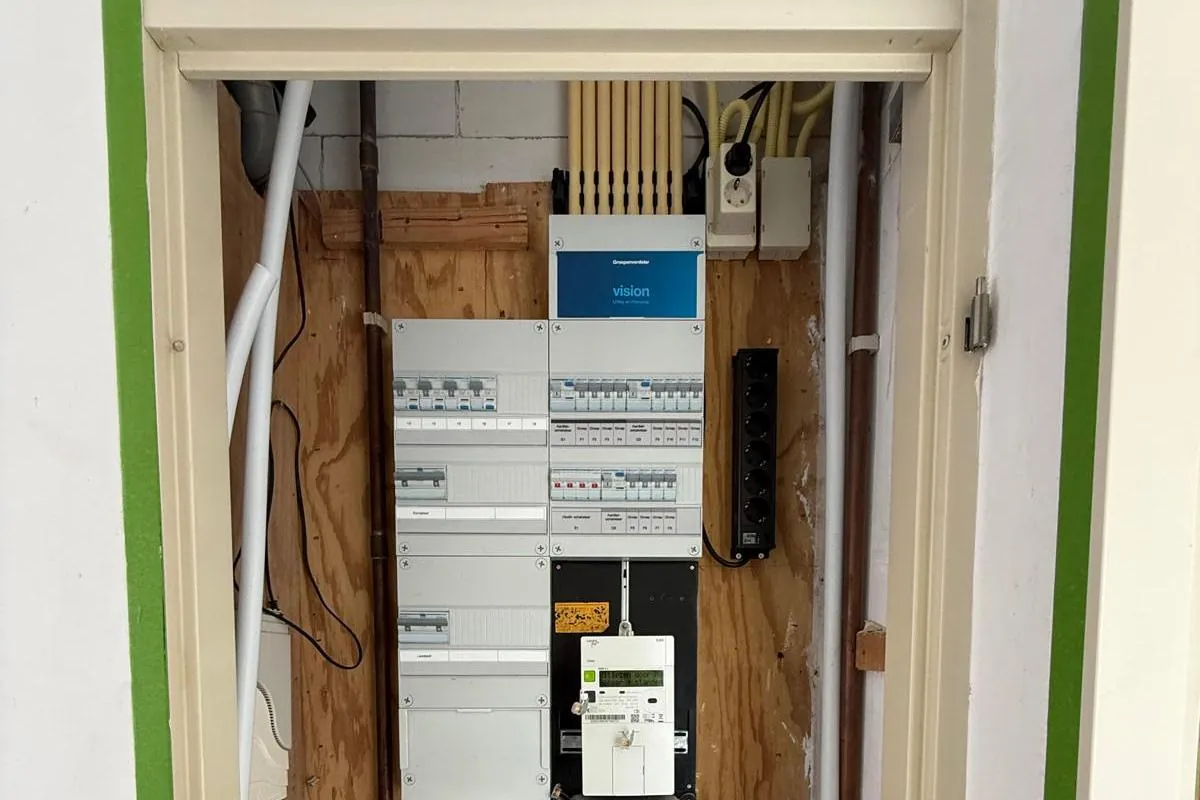 Meterkast met groepenkast en meter in een woning